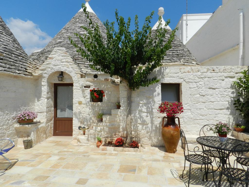 I Trulli Del Nonno Michele Guest House Alberobello Bagian luar foto